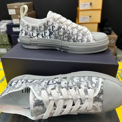 Designer shoe low top