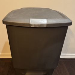 Simple Human Trash Can 40L