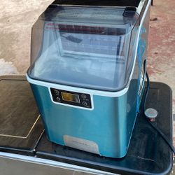 Insignia Cube ice maker