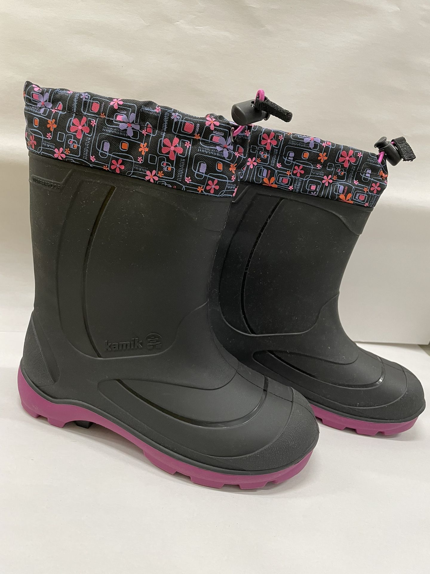 ❄️NEW❄️Kamik Snobuster, Snow Boots for Big Kids, Warm + Waterproof Size 4