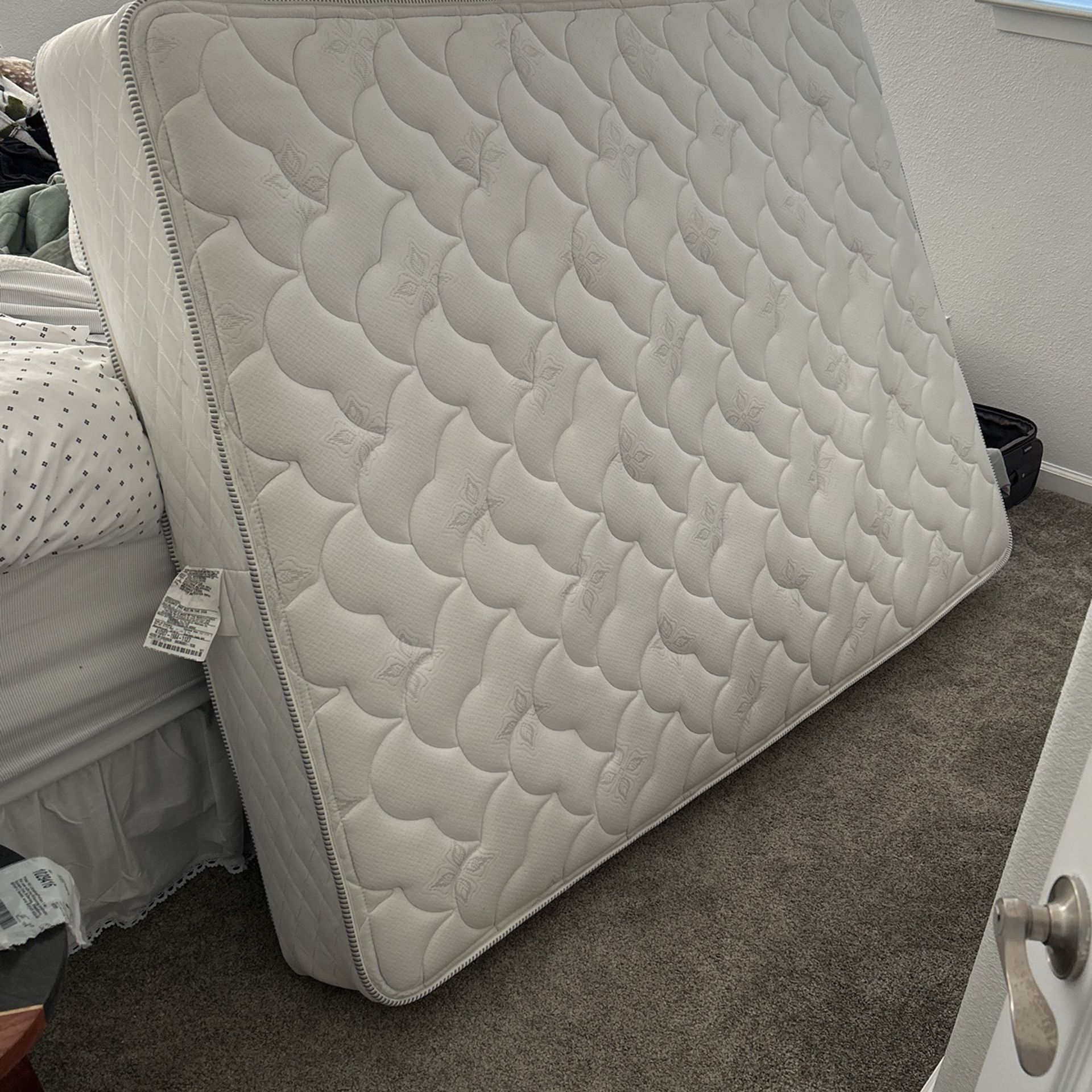 Serta full Size Matress