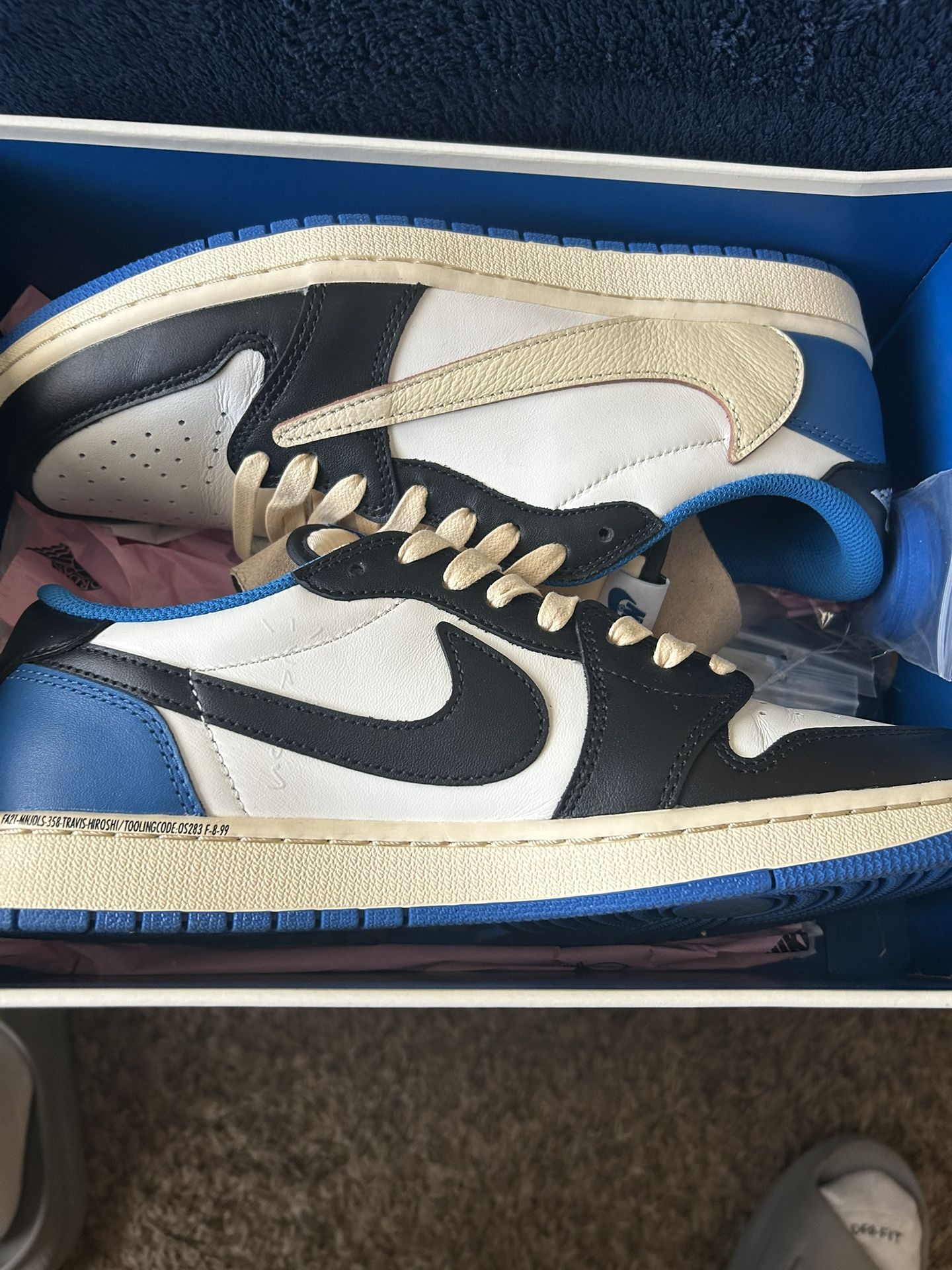 Jordan 1 Low Travis Scott