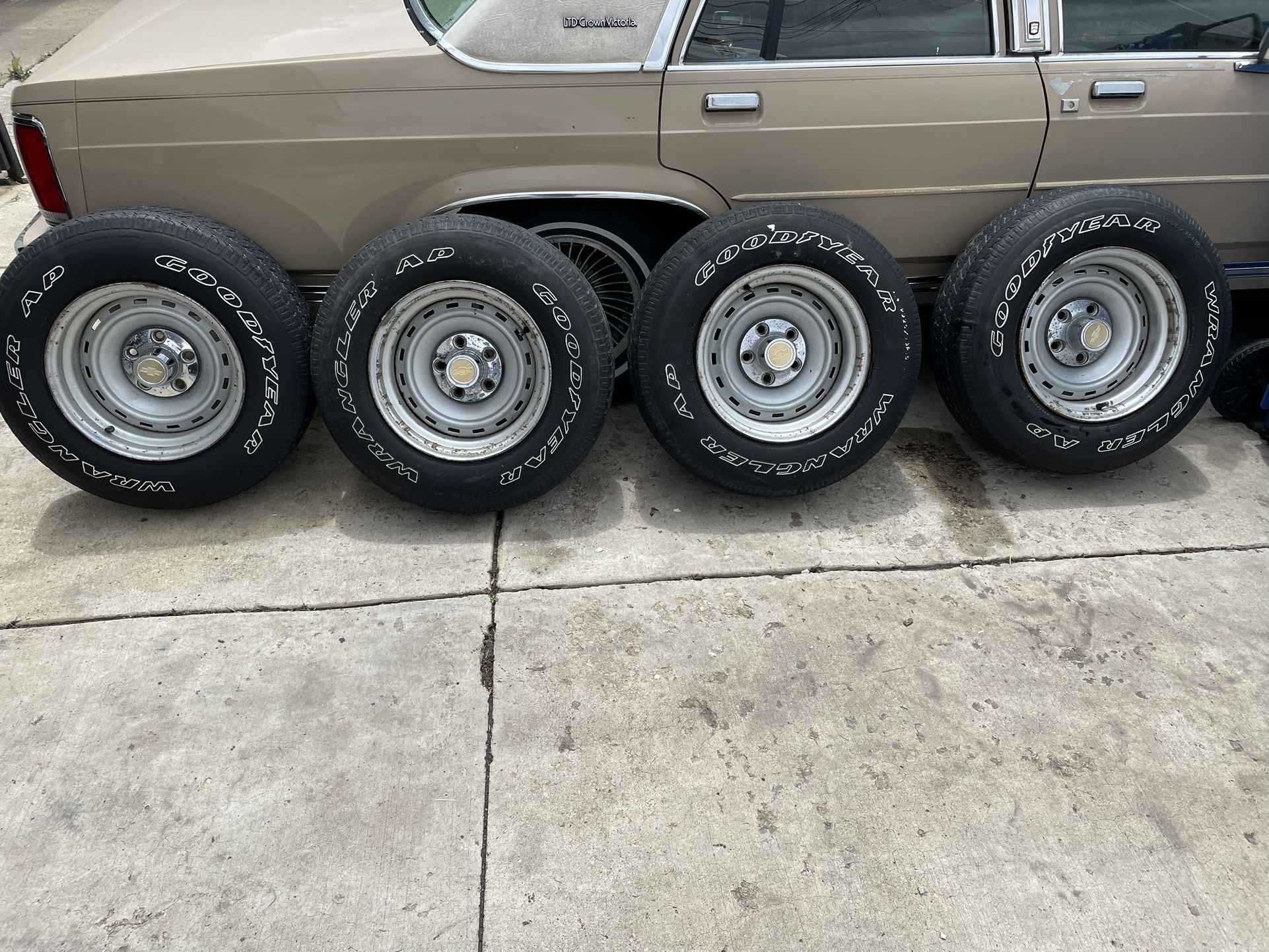 Chevy C10 - C20 Squarebody 15x8 Rally Wheels