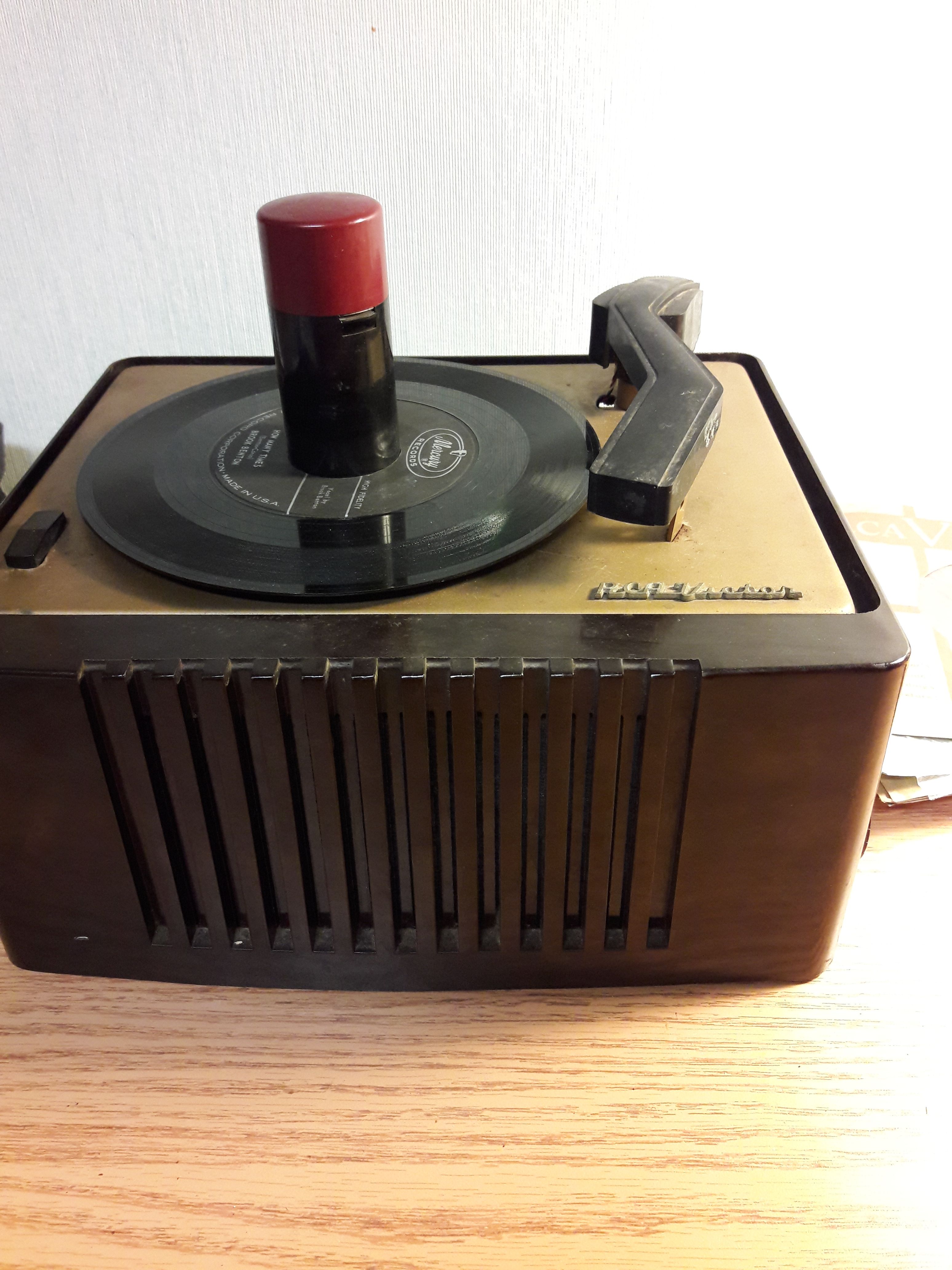 VINTAGE RCA VICTOR 45 EY 2 (For repair/Parts)