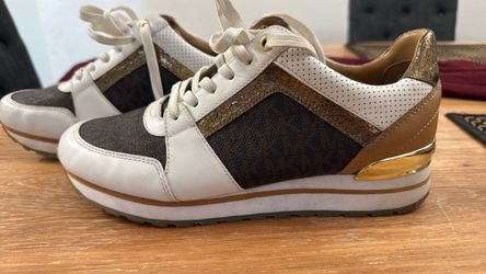 Michael Kors  size 9.5 good condition