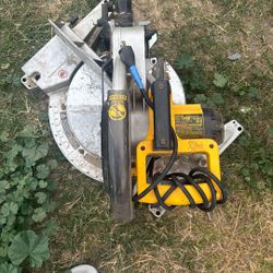 Dewalt 12” Compound Miter Saw 