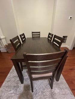 Dinning room table and chairs