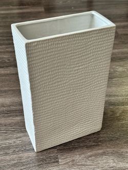 Vertical Ceramic Ivory Planter