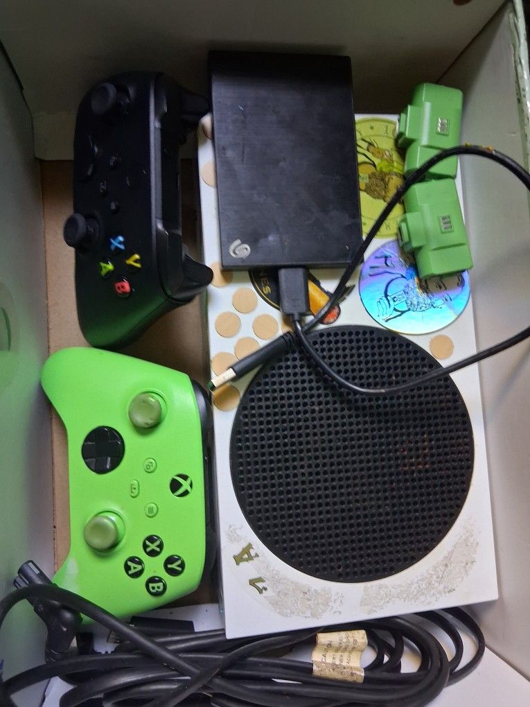 Xbox Series S 2 Controllers 2 Battery Packs And 1tb Storage Box