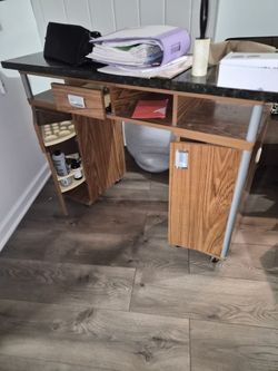 Nail Tech Table
