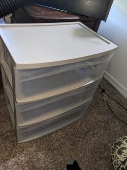 Clean new 3 drawer plastic drawers asking $30 cash must pick up Broadway and apache buckeye az