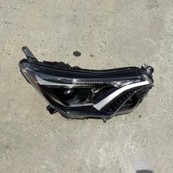 2016 - 2018 TOYOTA RAV4 RH PASSENGER SIDE HEADLIGHT OEM