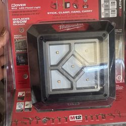 Milwaukee Led flood Light M12