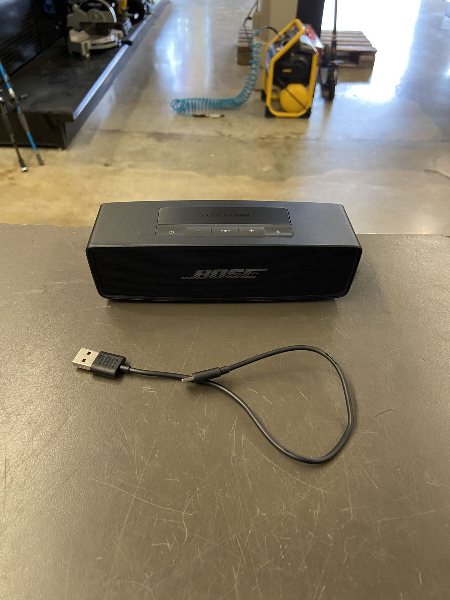 Bose SOUNDLINK MINI Bluetooth Speaker w/ Charger