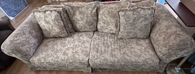 Couch set (2) with its pillows