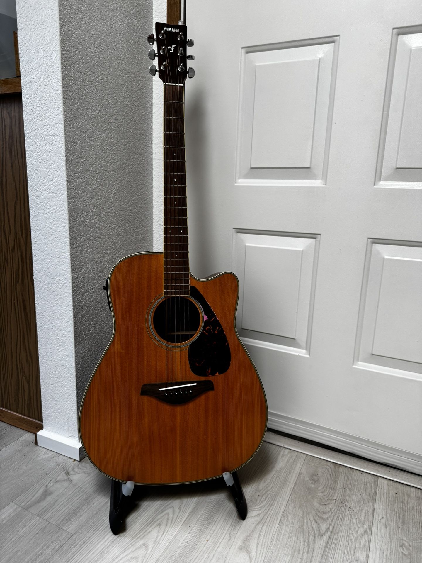 Yamaha Acoustic-Electric Guitar