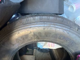 245/70/19.5 Brand new tire and pair of go jacks
