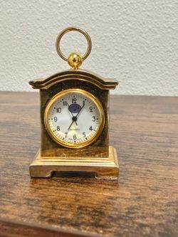 Vintage clock (blue train)
