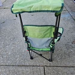 Portal kids foldup beach chair with head cover in Excellent condition. 

It's that Izzy 
Izzy's 💥 Deals