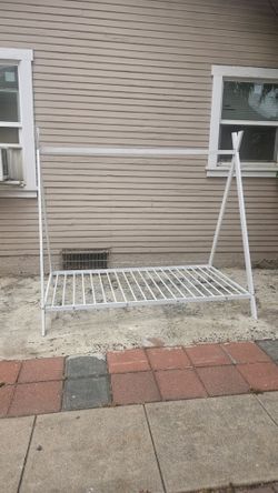 Twin bed metal frame good condition