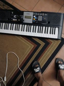 YAMAHA  E-223 KEYBOARD