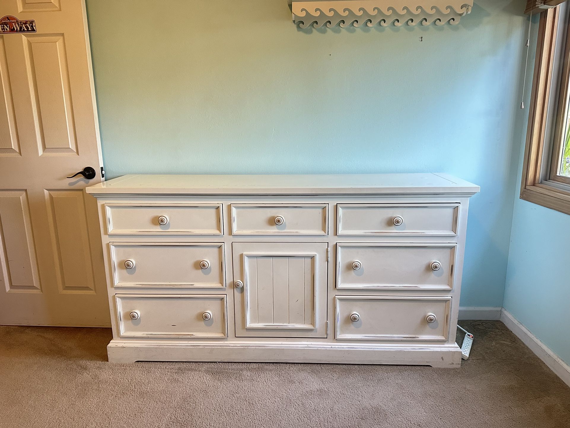 White Dresser, Solid Wood! 