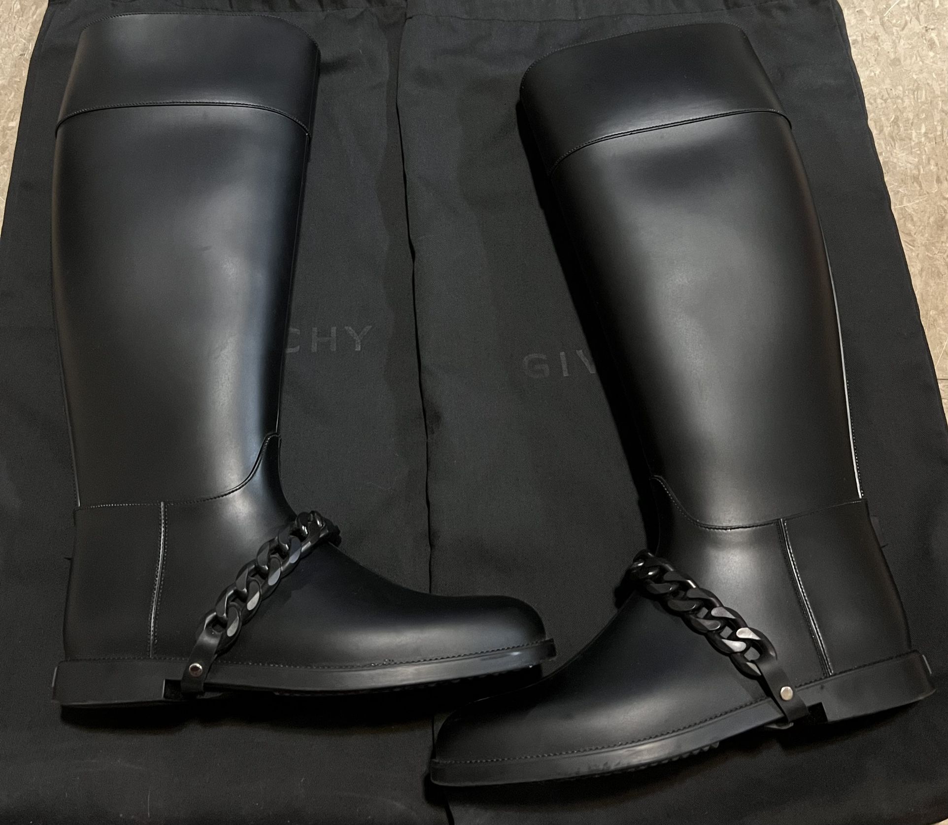 Givenchy Chain Lock Designer Rain Boots Size 41 