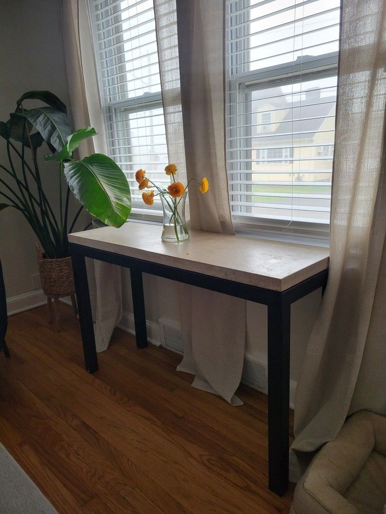Console/Entry Table