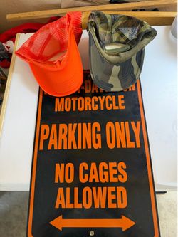 2 Harley -Davidson adjustable truckers hat and a sign (50dls) no