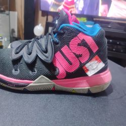 kids Nikes size 2y $30