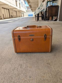 Vintage Samsonite cosmetics train case