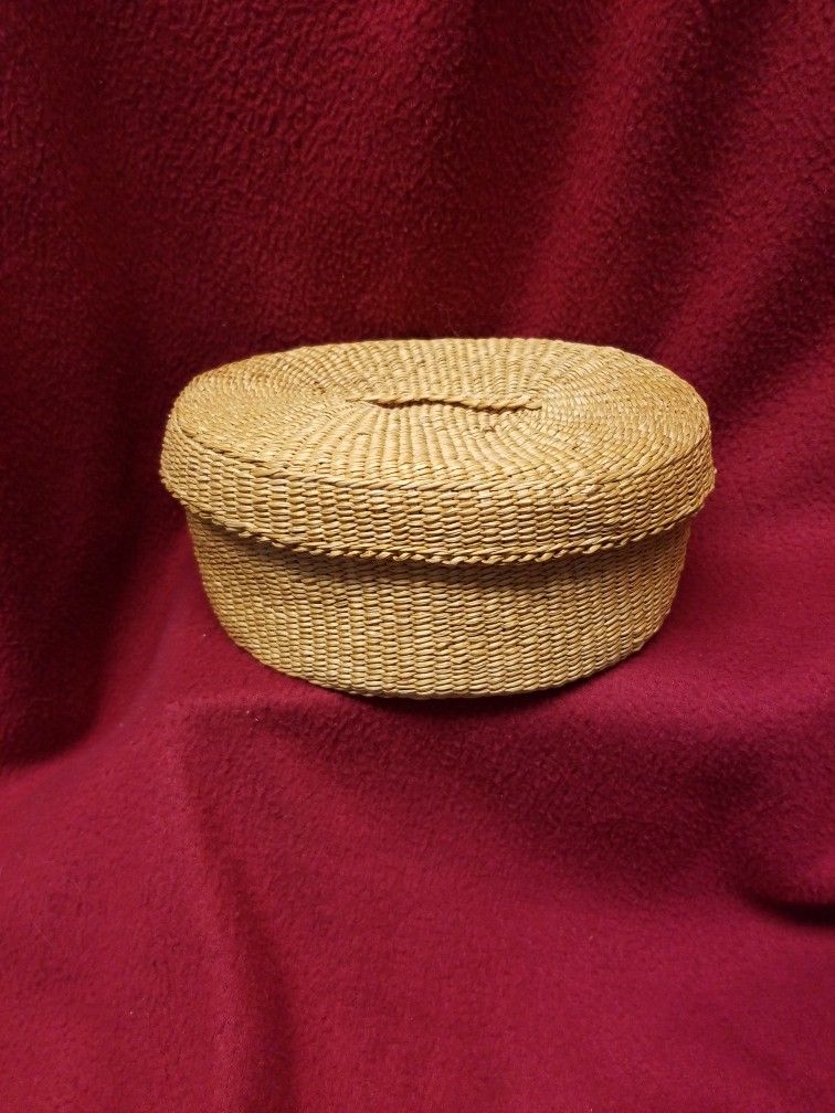 Basket With Lid