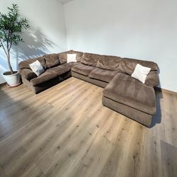 FREE DELIVERY! 🚚 Ashley Furniture Sectional