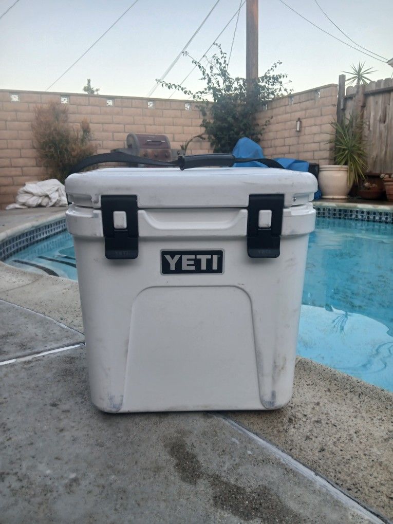 YETI - Roadie
24 Hard Cooler