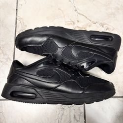 Black Nike air maxes Size 9.5