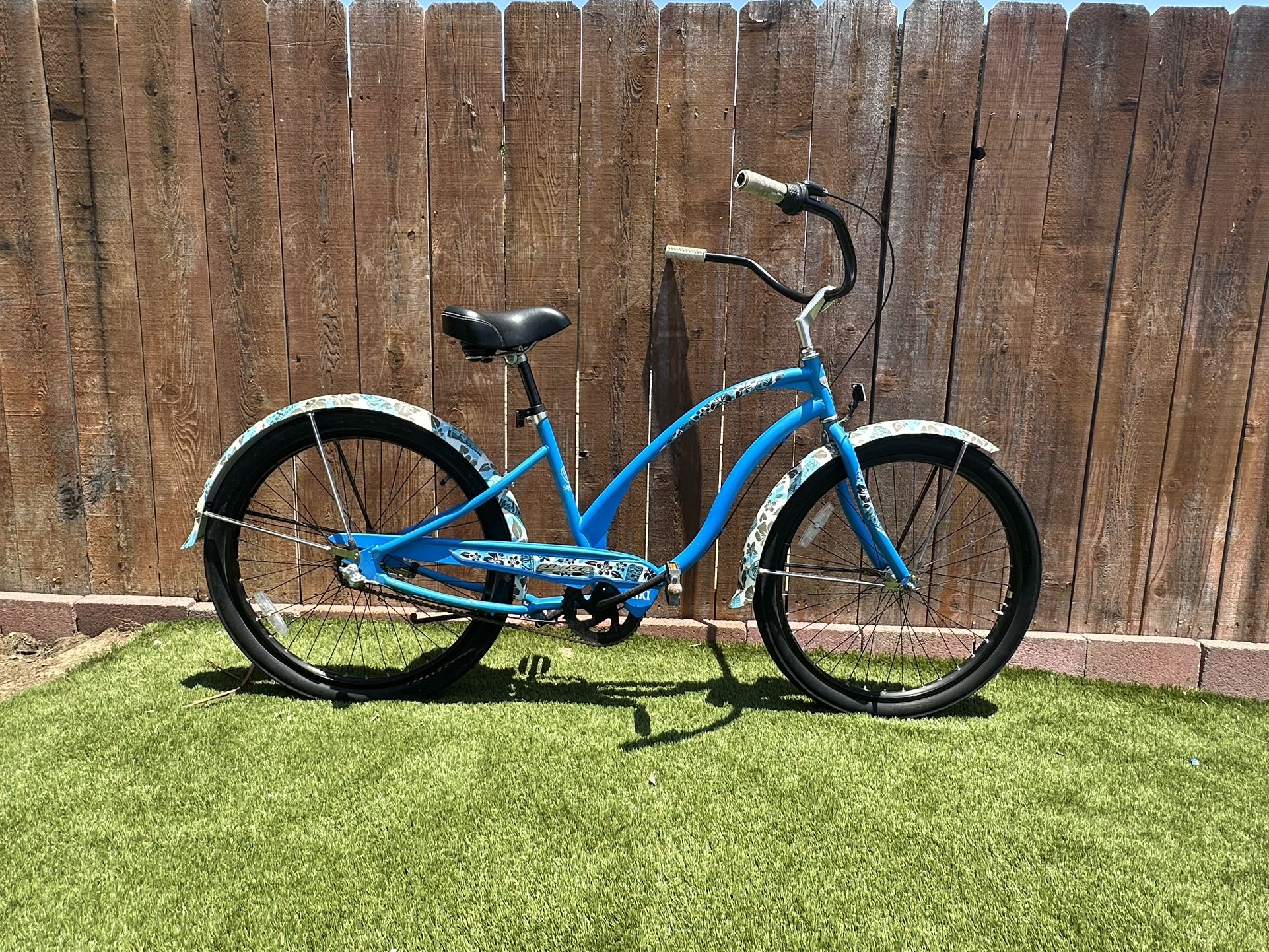 Electra Women’s Deluxe 3 speed beach cruiser. Blue Rides and shifts smooth.