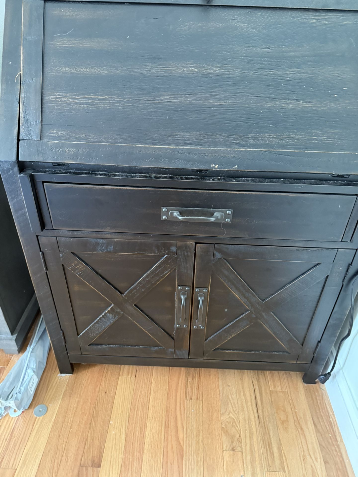 Desk 46"W x 36"D x 47.5"H