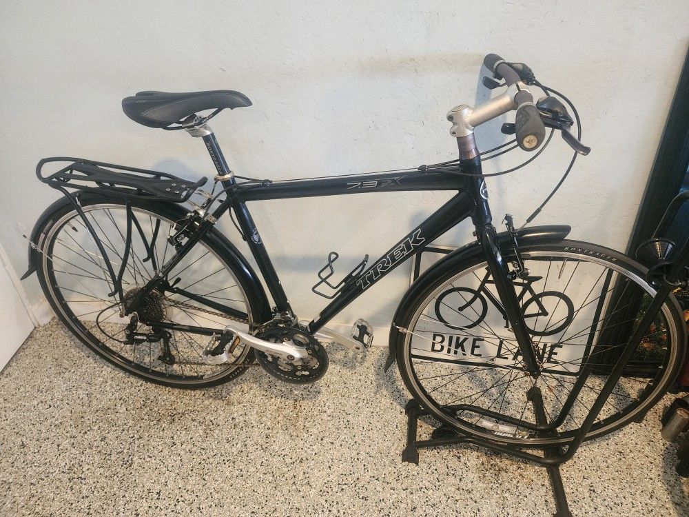 🔥🚲🔥Trek 7.3fx Hybrid 20” frame 24-speed Hybrid bike Aluminum🔥🚲🔥