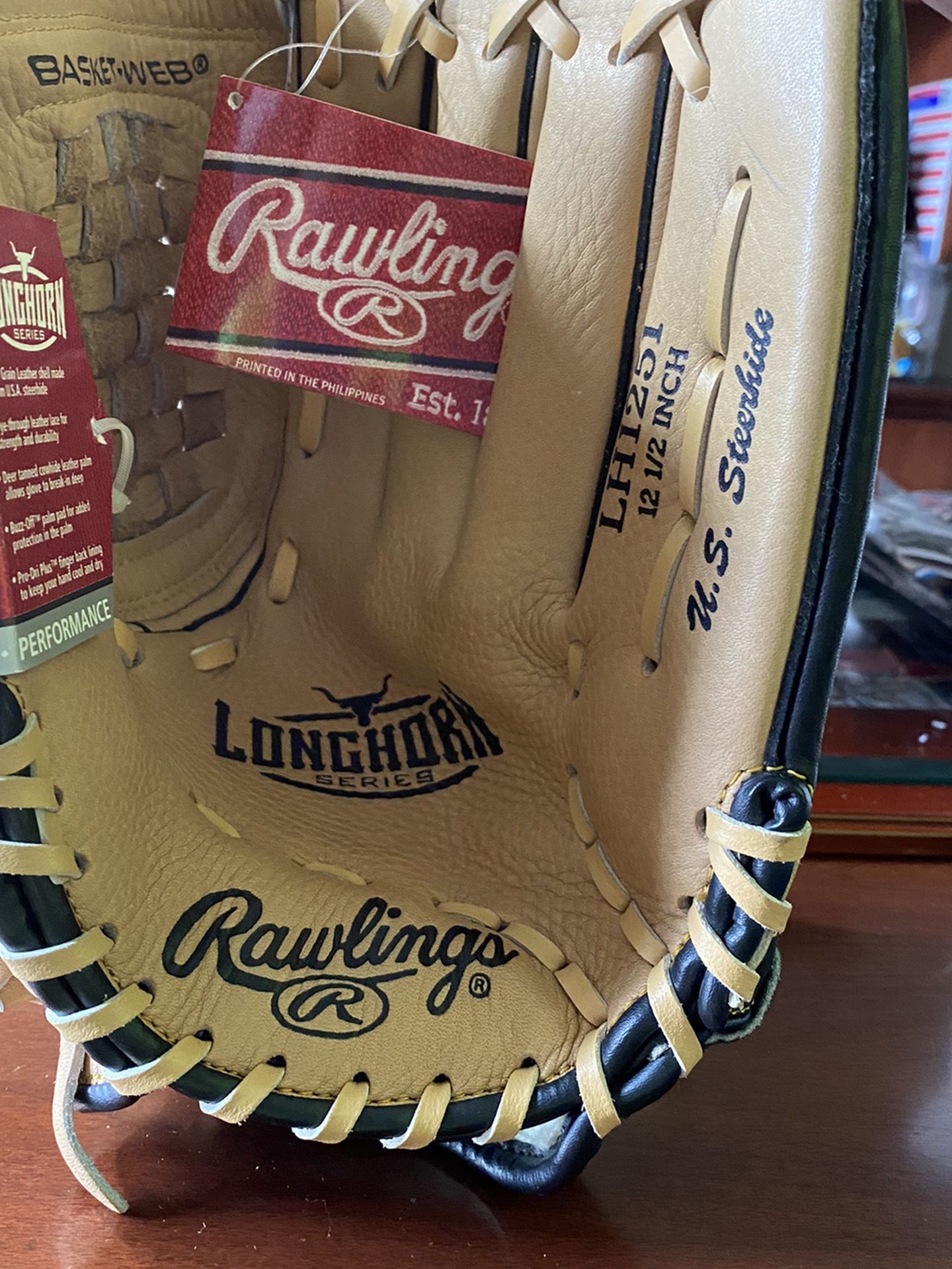 Rawlings New Longhorn Ring Hand Glove