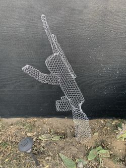 Ak47    Cuerno De Chivo  Topiary   Super Size  And Also Live Size 
