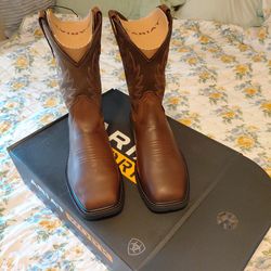 NEVER WORN ARIAT BOOTS