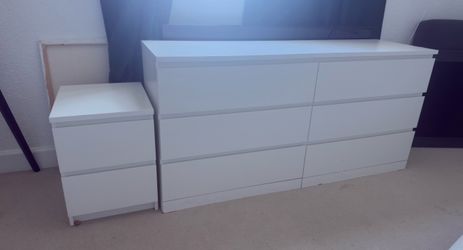 6-drawer dresser and 2 night stand