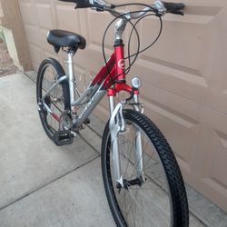 26"GIANT SEDONA WOMEN HYBRID BIKE. (M).17". ALUMINUM. FRESHLY TUNE UP 👌🏼
