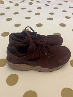 Nike Air Huarache Burgundy Sneakers