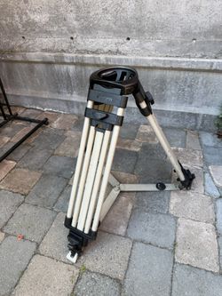 Vinten 150 2-Stage Aluminium Tripod 62 inch w/ Spreader + Rolling Case