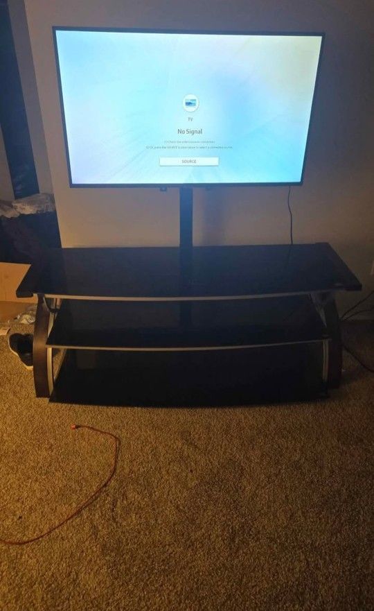 40" Samsung LED TV + Mount TV Stand