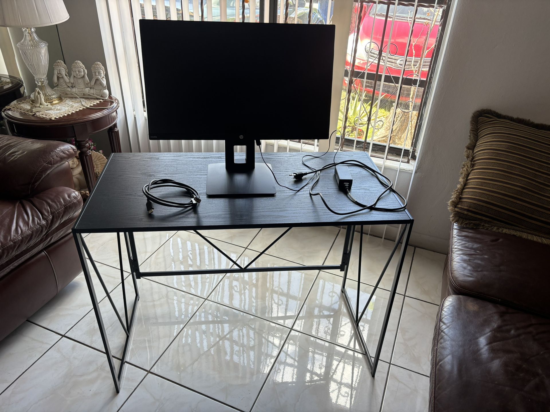 24” PC HP Monitor And Table