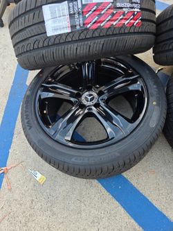 OEM 18" MERCEDES BENZ C300 rims with new tires