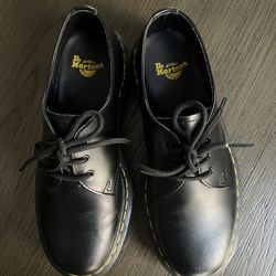 Dr. Martens Black Leather Lace-Up Oxfords US Women’s 8 Men’s 7