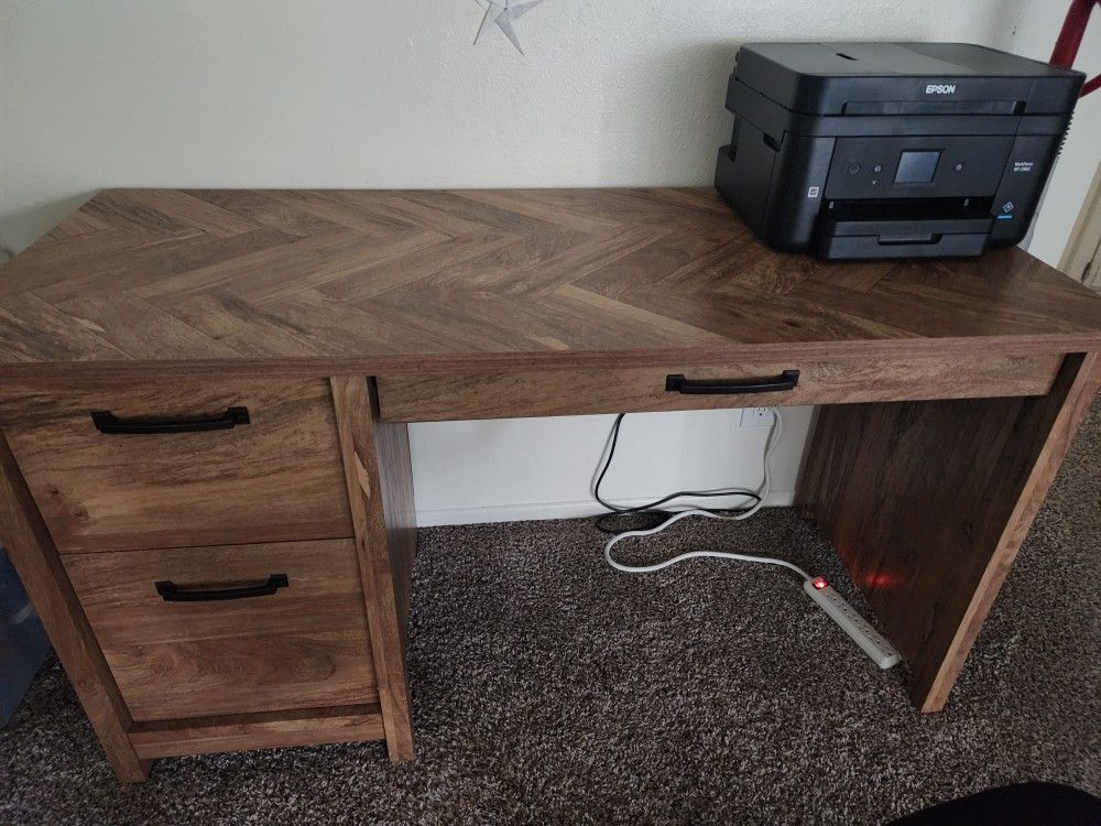 Desk With Chair 